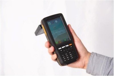 الفرق بين تقنية مسح RFID وتقنية الباركود العادية