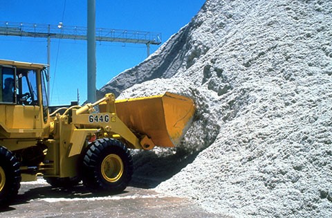 تبسيط إدارة مستودعات بذور القطن باستخدام تقنية تحديد الهوية بموجات الراديو (RFID).