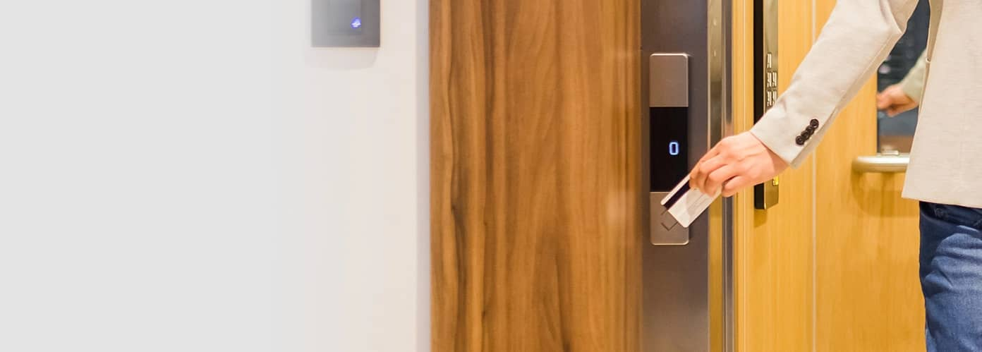 تقنية تحديد الهوية بموجات الراديو (RFID) لتحسين سلامة المصاعد وصيانتها