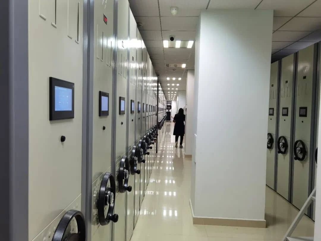 الأرشيفات القضائية الذكية: الاستفادة من تقنية تحديد الهوية بموجات الراديو (RFID) لإدارة وثائق المحكمة بشكل آمن وقابل للتتبع