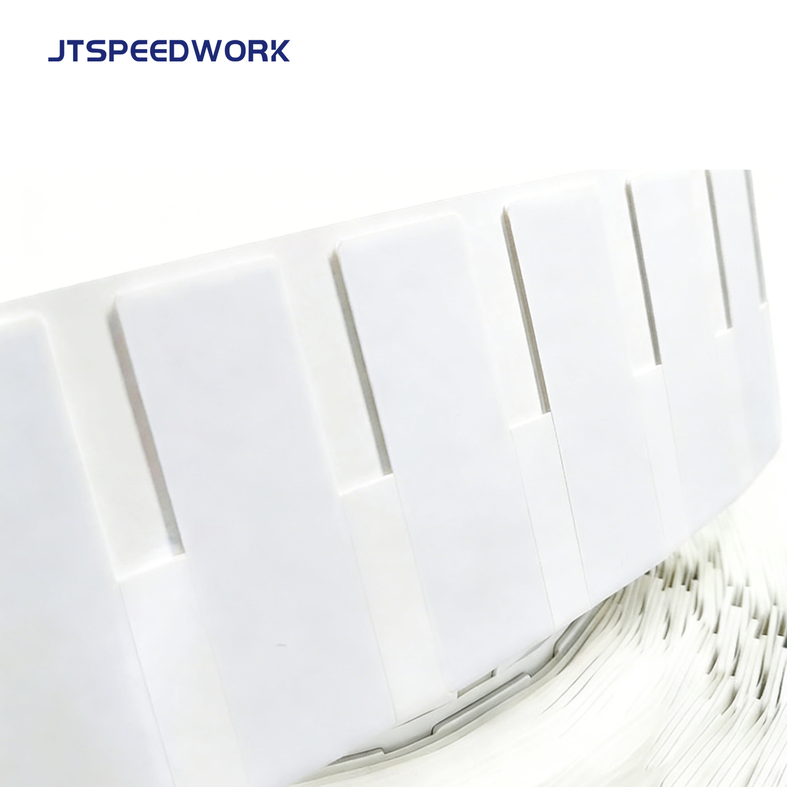 JT-K7025، 70 × 25 × 1.26 مم، 860-960 ميجاهرتز، ملصق مرن مقاوم للعبث بتقنية RFID UHF، يُثبّت على سطح معدني، مزود بشريحة Impinj Monza R6-P