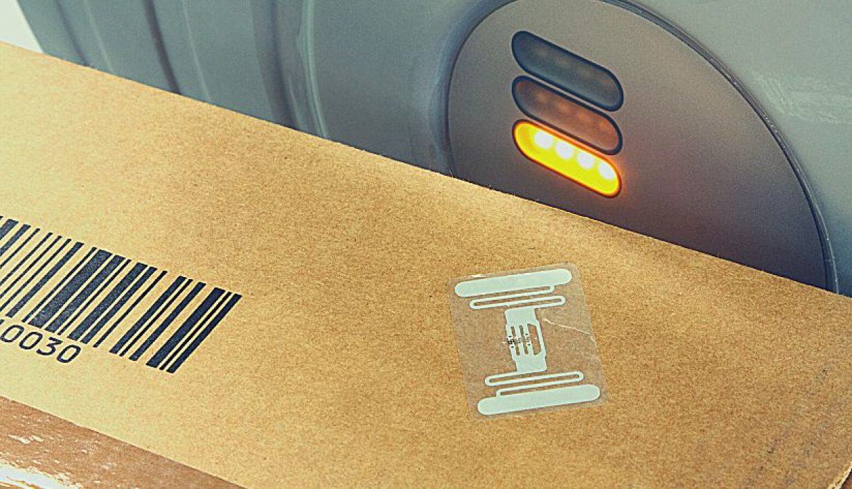 تحديث مكافحة التزييف: تقنية تحديد الهوية بموجات الراديو (RFID) تجعل التحقق من أصالة المنتجات الفاخرة أبسط وأكثر موثوقية